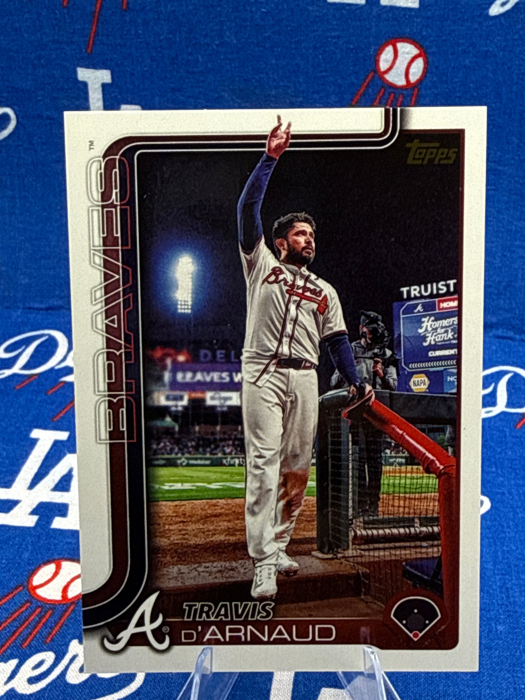 2025 Topps Series 1 Travis d'Arnaud #325 Golden Mirror Image Variation SP Atlanta Braves Raw