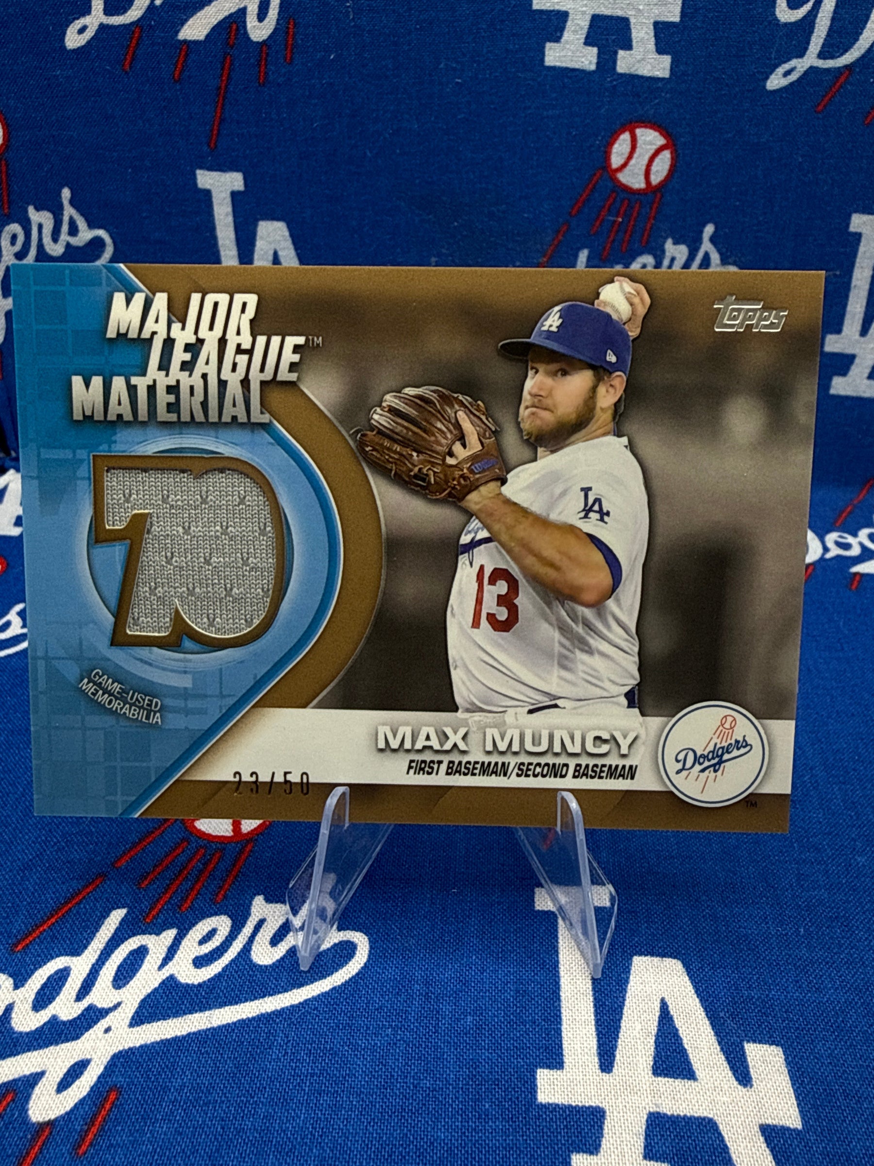2021 Topps Update Max Muncy Major League Material Game-Used Logo Patch Gold /50 – LA Dodgers MLM-MMU Serial Numbered